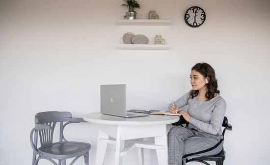 Oikonomiki diakosmisi foititikoy spitioy