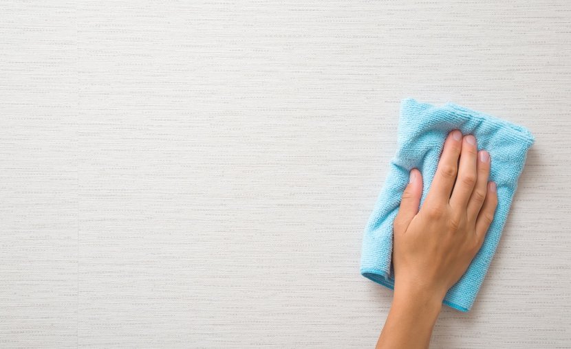 Cleaning wallpaper