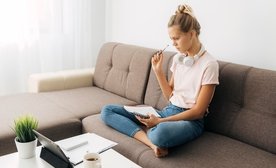 Foititiki stegasi 2025