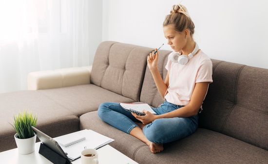 Foititiki stegasi 2025