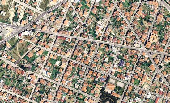 Sintelestis domisis kai authaireta