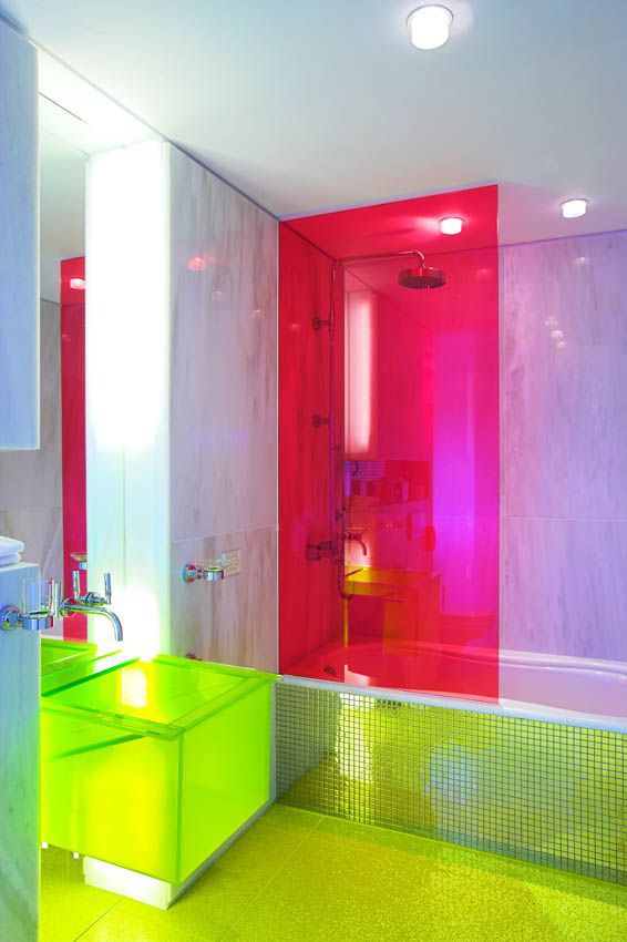 μπάνιο σε fluo χρώματα