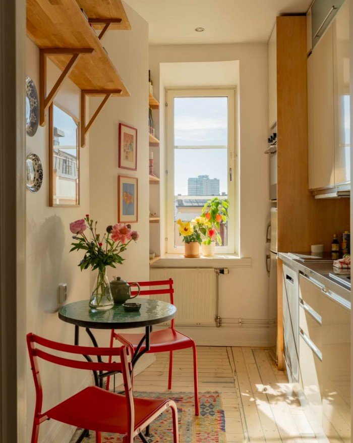 ηλιόλουστη κουζίνα