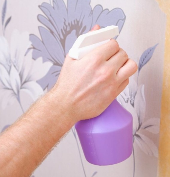 αφαίρεση ταπετσαρίας από τοίχο